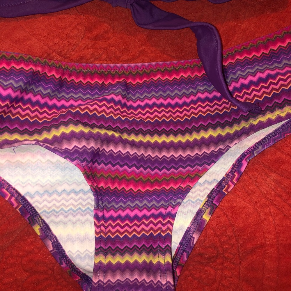 Bikini - Picture 3 of 4